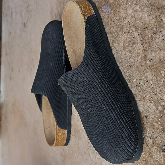 Birkenstock Birki’s Women’s Sz 10 Black Leather Slip-On Mule Clog - Picture 3 of 11